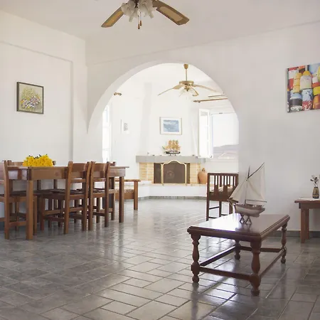 Remvi Studios 3* Pounda