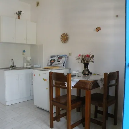 Aparthotel Remvi Studios Pounda