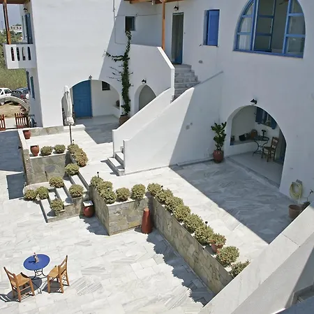 Remvi Studios 3* Pounda