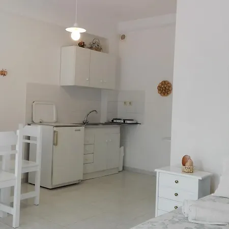 Remvi Studios 3* Pounda